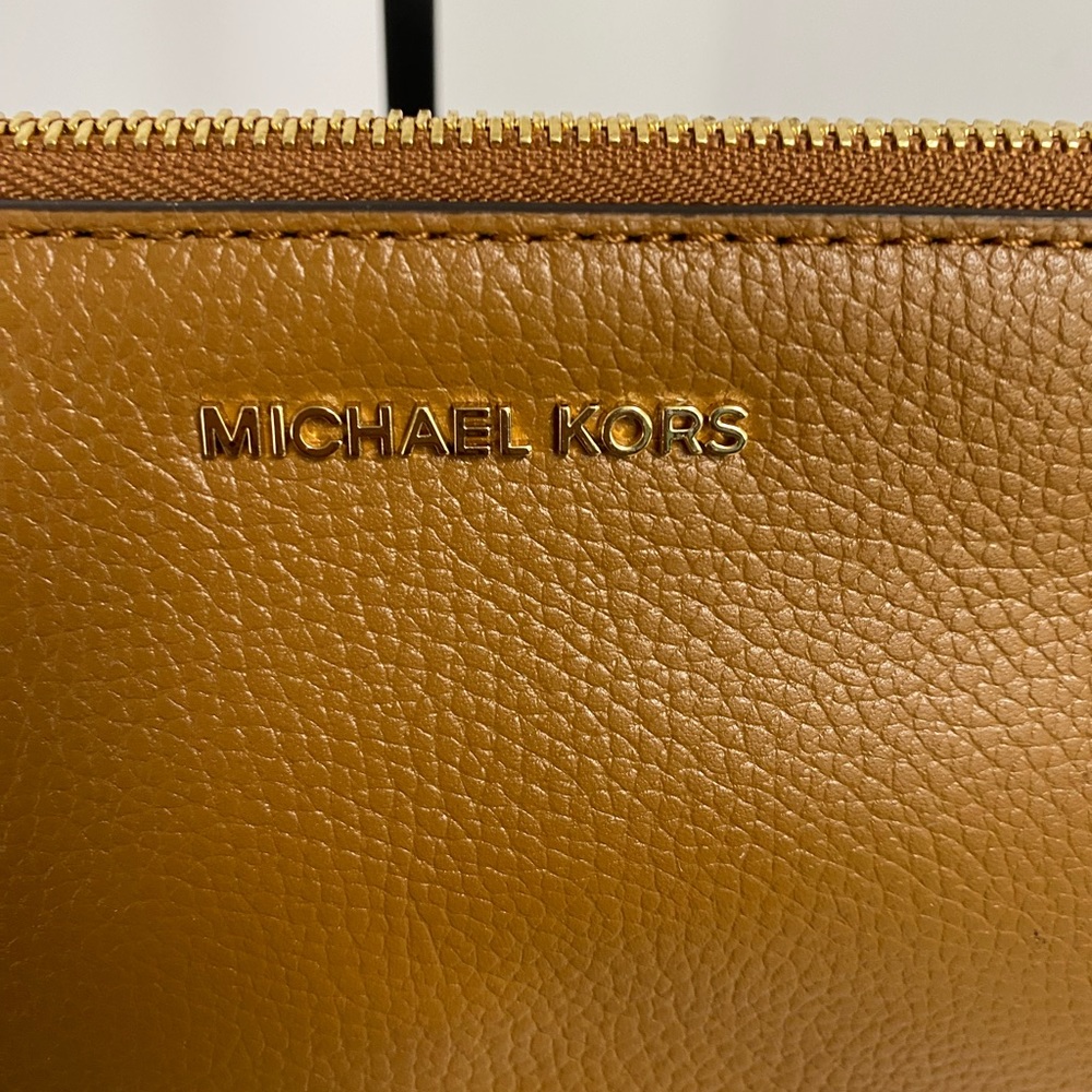 MICHAEL KORS CLUTCH - Picture 2 of 15